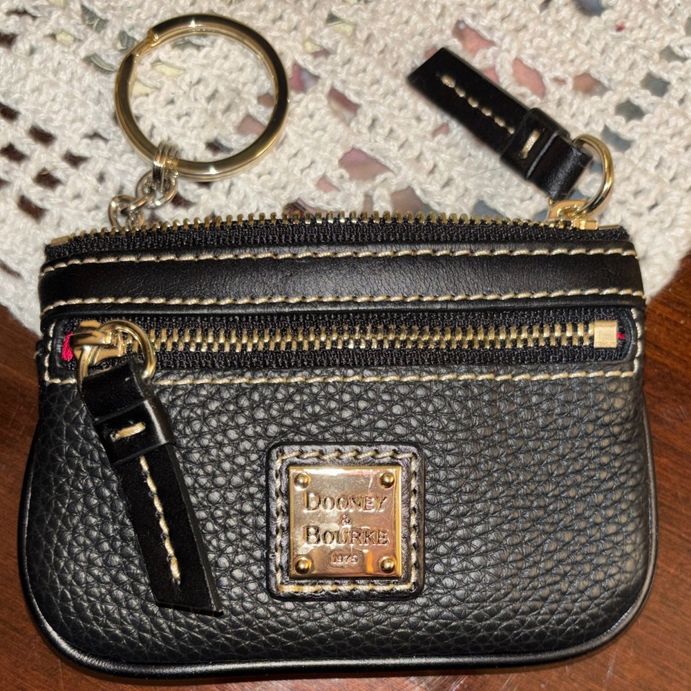 Dooney 🆕 Bourke Black Pebbled Italian Leather Keychain Pouch beautiful